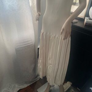 Elegant Cream Sleeveless Dress